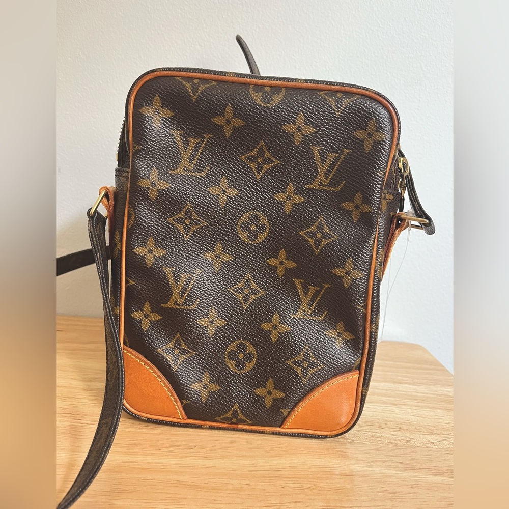 🎊SOLD🎊Louis Vuitton Amazone Vintage Monogram Crossbody bag✨ - Picture 3 of 16